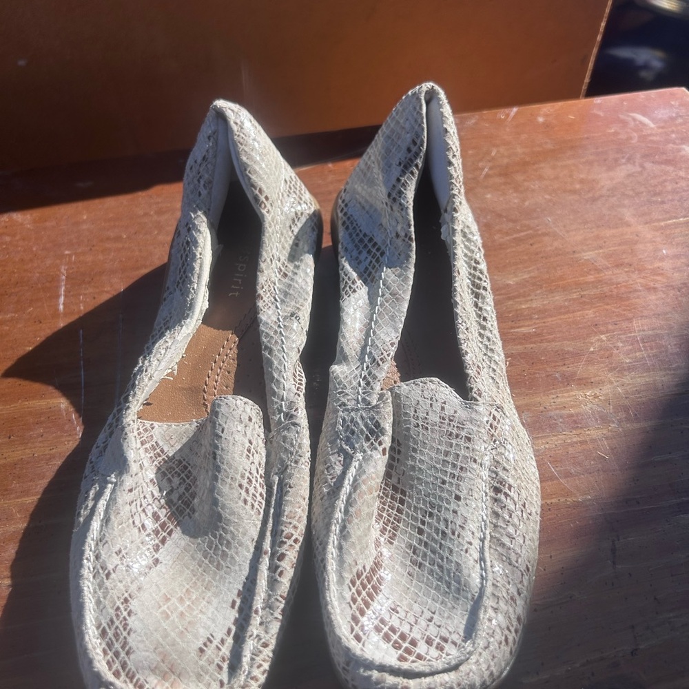 Easy Spirit Loafers Womens Beige Snakeskin Good Slip On Flats Comfort Shoes